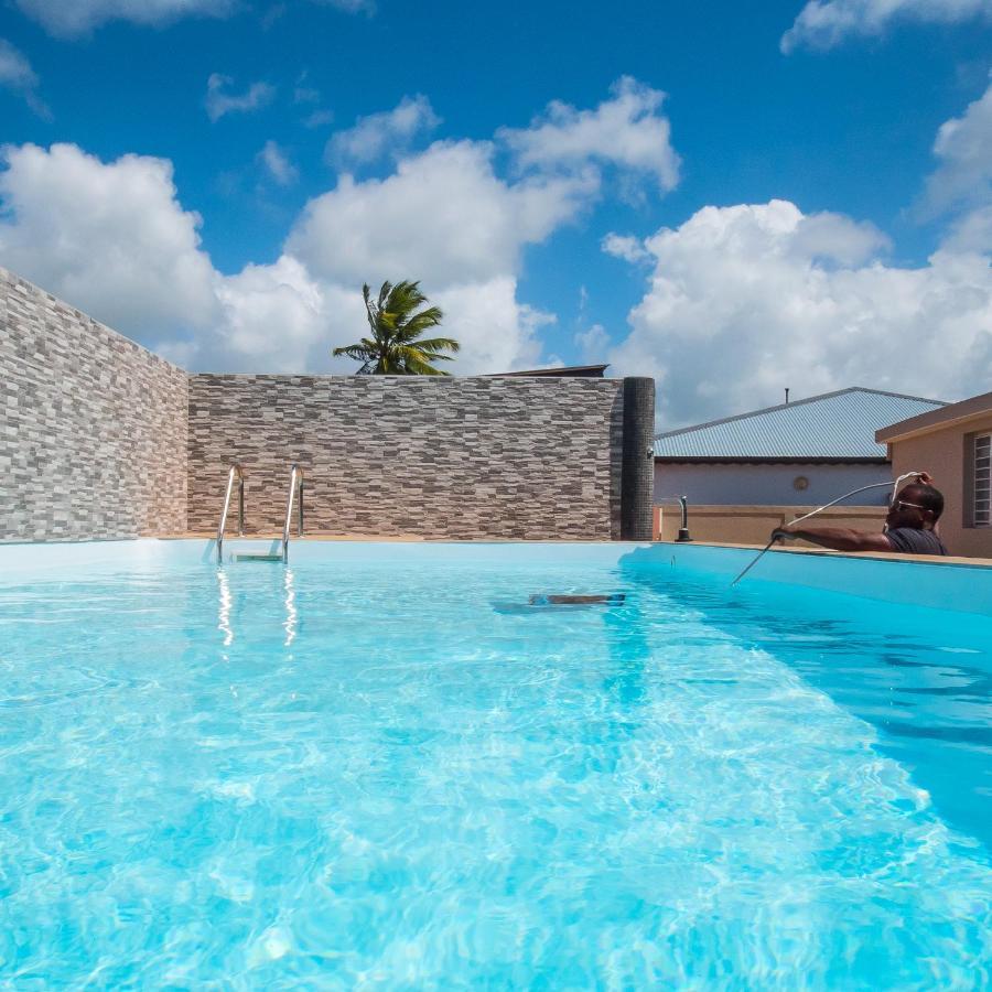 Studio Jacuzzis Et Piscine Au Centre Ville De بورت لويس المظهر الخارجي الصورة